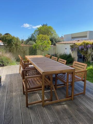 Maison Centre Ville Avec Jardin , Terrasse, Et Garage Velos La Rochelle  Exterior photo